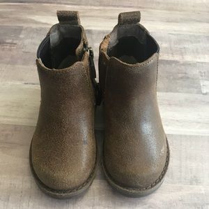 Ugg toddler boots size 6